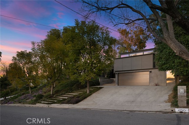 Detail Gallery Image 32 of 51 For 4750 Poe Ave, Woodland Hills,  CA 91364 - 4 Beds | 4 Baths