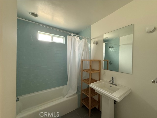 Detail Gallery Image 17 of 23 For 8929 Rathburn Ave, Northridge,  CA 91325 - 3 Beds | 2 Baths