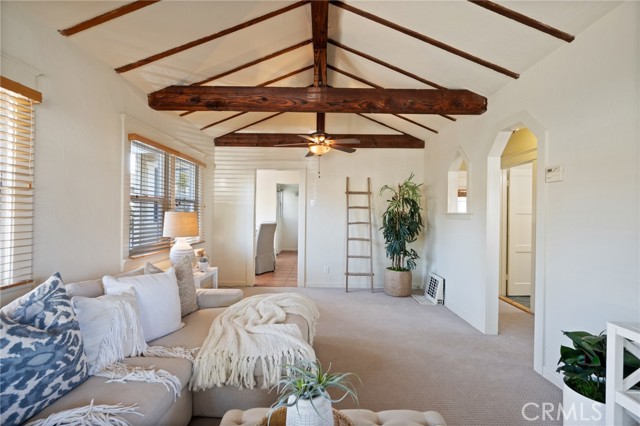 533 Roswell Avenue, Long Beach CA: https://media.crmls.org/medias/78705a0e-f5d2-4db4-ad3e-44a2cbb68de8.jpg