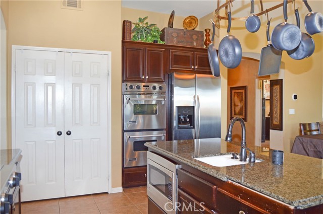 Detail Gallery Image 20 of 75 For 13622 Canyon Crest Rd, Yucaipa,  CA 92399 - 5 Beds | 3 Baths