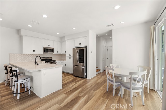 Detail Gallery Image 4 of 31 For 31312 Calle Cirros, Temecula,  CA 92592 - 3 Beds | 2/1 Baths