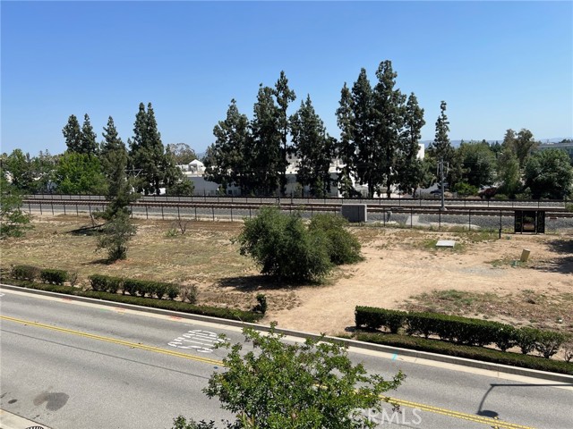 Detail Gallery Image 6 of 20 For 900 N Primrose Ln a,  Azusa,  CA 91702 - 4 Beds | 3/1 Baths