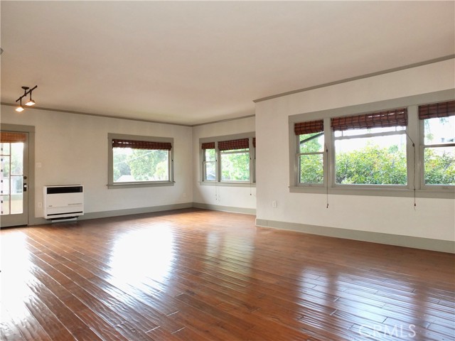 Detail Gallery Image 5 of 24 For 353 Newport Ave, Long Beach,  CA 90814 - 2 Beds | 1 Baths