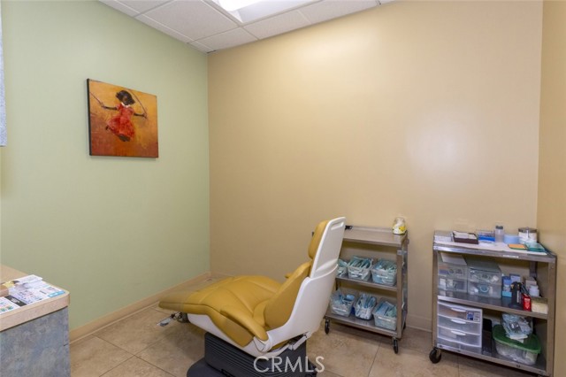6624 Van Nuys Boulevard, Van Nuys CA: https://media.crmls.org/medias/78726c18-64fd-4136-b289-1a5b553dc5e3.jpg