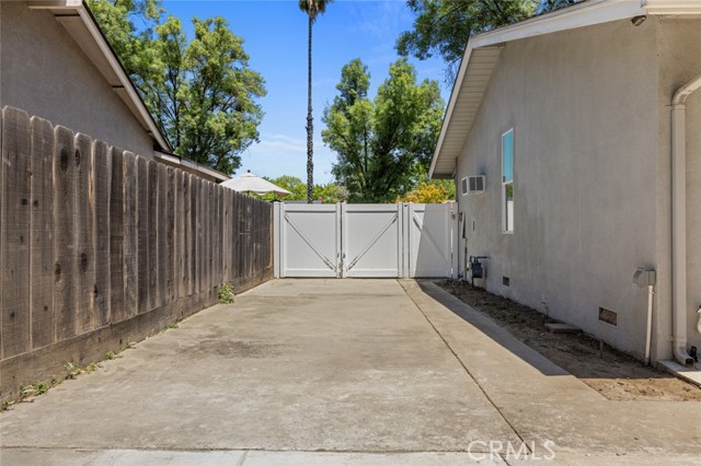 1920 E Orangeburg Avenue, Modesto CA: https://media.crmls.org/medias/78741fdd-c3bb-44aa-80cd-070aea3543a7.jpg