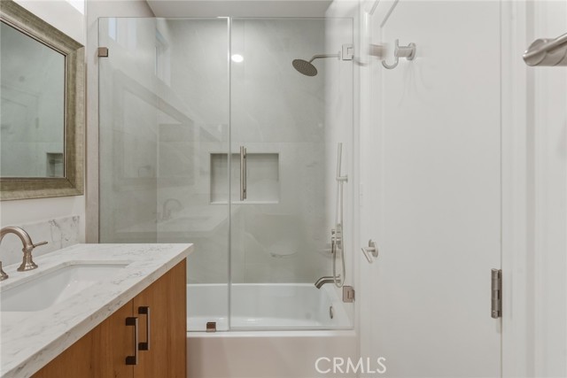 Detail Gallery Image 23 of 39 For 6200 Woodlake Ave, Woodland Hills,  CA 91367 - 3 Beds | 2 Baths