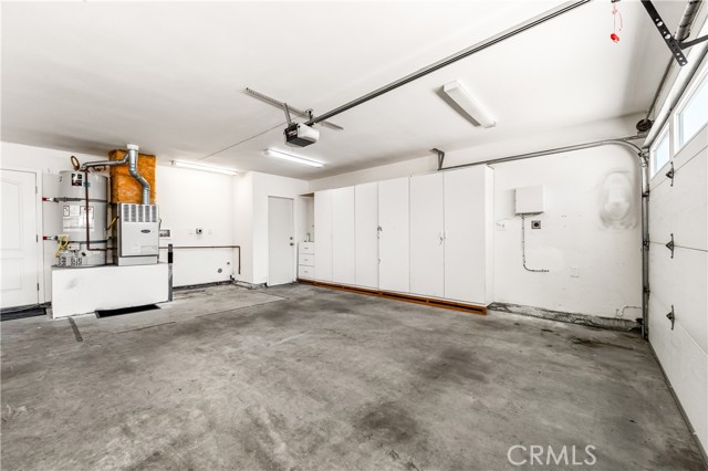 18202 Foss Lane, Huntington Beach CA: https://media.crmls.org/medias/78761398-295c-4f5d-9417-1500c5f806c1.jpg