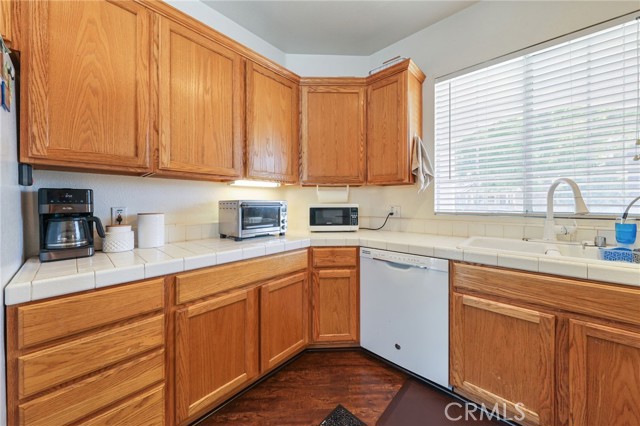 251 E Center Street, Covina CA: https://media.crmls.org/medias/787629d9-c545-466c-bb58-261ac7b4fd7c.jpg