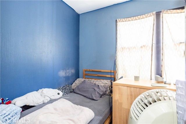 6402 Graves Avenue, Van Nuys CA: https://media.crmls.org/medias/78775fdb-dfff-483b-926f-83c4c53774e4.jpg