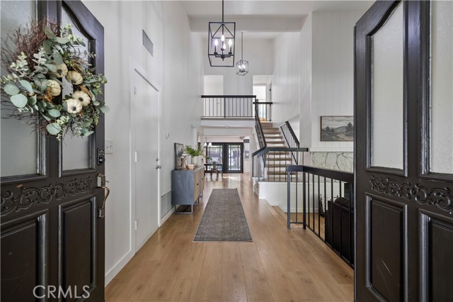 Detail Gallery Image 5 of 52 For 25457 via Macarena, Valencia,  CA 91355 - 5 Beds | 3 Baths