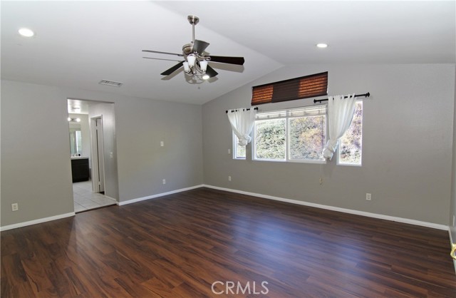 Detail Gallery Image 23 of 34 For 26426 Cardinal Dr, Canyon Country,  CA 91387 - 4 Beds | 3/1 Baths