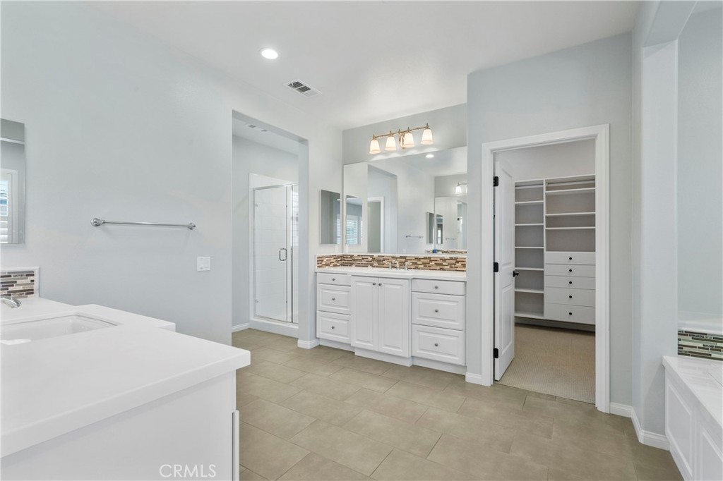 MLS #SW25093669 img 2