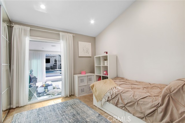 20200 Clark Street, Woodland Hills CA: https://media.crmls.org/medias/787b17e6-077b-45ef-b9f6-471f57674c9d.jpg
