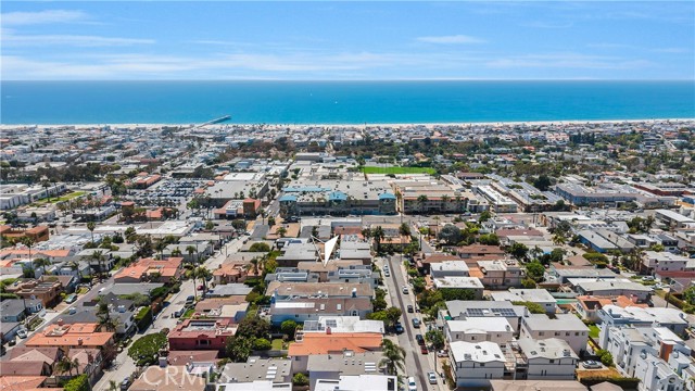 926 17th St, Hermosa Beach CA: https://media.crmls.org/medias/787d63c3-85ee-49d1-a779-32561559ca16.jpg