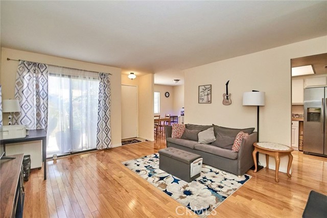 Detail Gallery Image 4 of 16 For 928 N Redding Way #D,  Upland,  CA 91786 - 3 Beds | 2/1 Baths