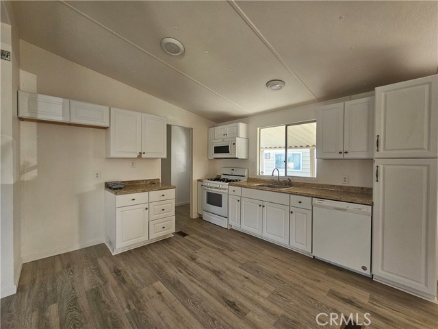 Detail Gallery Image 16 of 24 For 350 San Jacinto Ave #214,  Perris,  CA 92571 - 3 Beds | 2 Baths