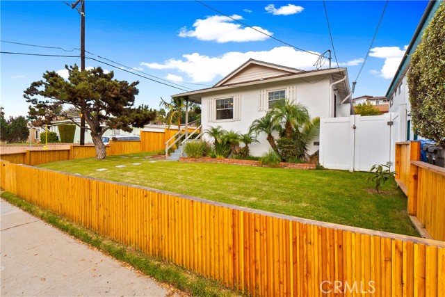1900 Gates Avenue, Redondo Beach, California 90278, 3 Bedrooms Bedrooms, ,1 BathroomBathrooms,Residential,Sold,Gates,AR22001172