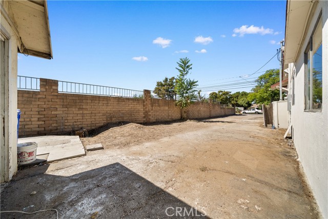 8139 N Maple Avenue, Rialto CA: https://media.crmls.org/medias/78801416-f608-4ff3-b0e3-d7d3de288d37.jpg