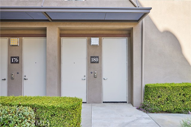 Detail Gallery Image 3 of 44 For 180 Village Ct, Fullerton,  CA 92832 - 2 Beds | 2 Baths