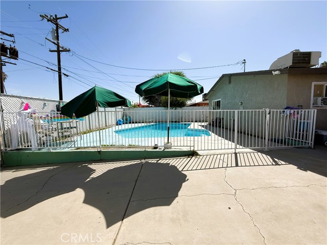 Detail Gallery Image 30 of 40 For 1320 White Ln, Bakersfield,  CA 93307 - 4 Beds | 2 Baths