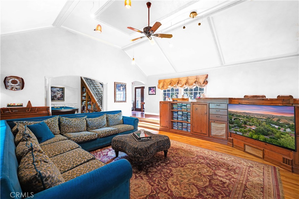 https://media.crmls.org/medias/7881d51d-380f-4ef7-a788-8697a12ff8ab.jpg?preset=X-Large