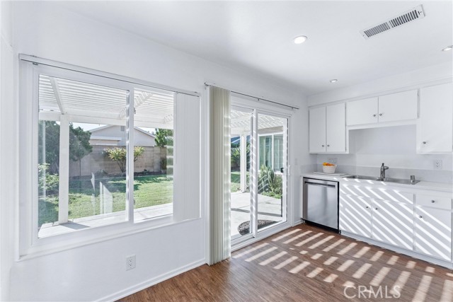14882 Groveview Lane, Irvine CA: https://media.crmls.org/medias/78823b9a-ceaa-4108-87ff-de1efb0b50e7.jpg