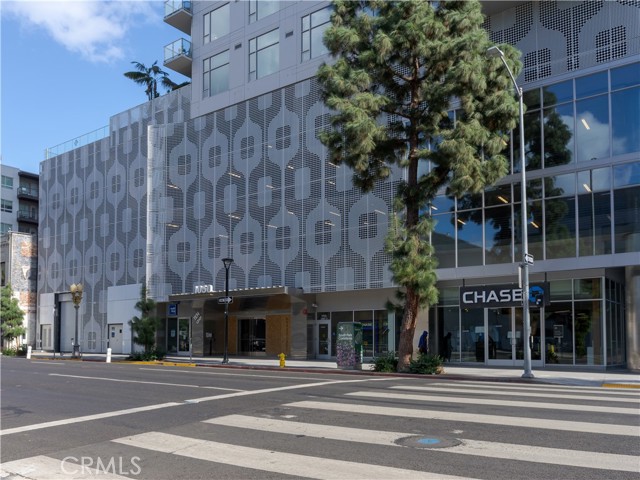 1050 S Grand Ave #2004, Los Angeles, CA 90015