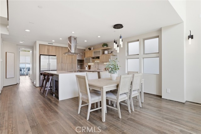 Detail Gallery Image 7 of 67 For 1745 Spreckels Ln, Redondo Beach,  CA 90278 - 3 Beds | 4/1 Baths