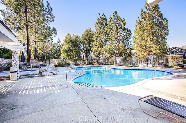 Detail Gallery Image 16 of 18 For 26922 Flo, Canyon Country,  CA 91351 - 2 Beds | 2 Baths