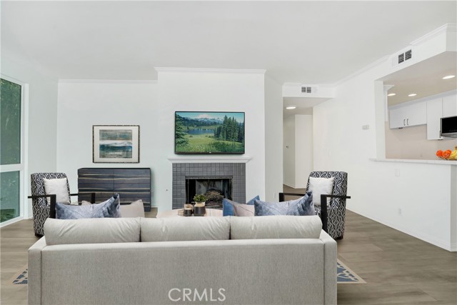 10861 Moorpark Street, North Hollywood CA: https://media.crmls.org/medias/7885a2ac-fe52-4d95-bdd0-892506b312a5.jpg