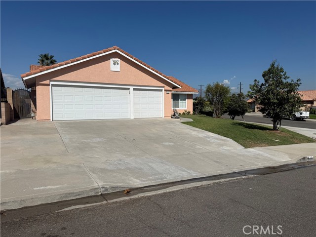 Detail Gallery Image 4 of 28 For 416 S Tamarisk Ave, Rialto,  CA 92376 - 4 Beds | 2 Baths