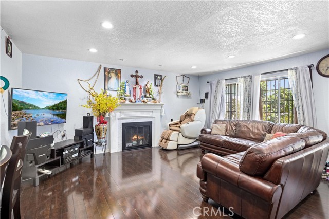 1838 S Artesia Street, Santa Ana CA: https://media.crmls.org/medias/7886c8fa-4955-4de4-a56e-37a587e43d97.jpg