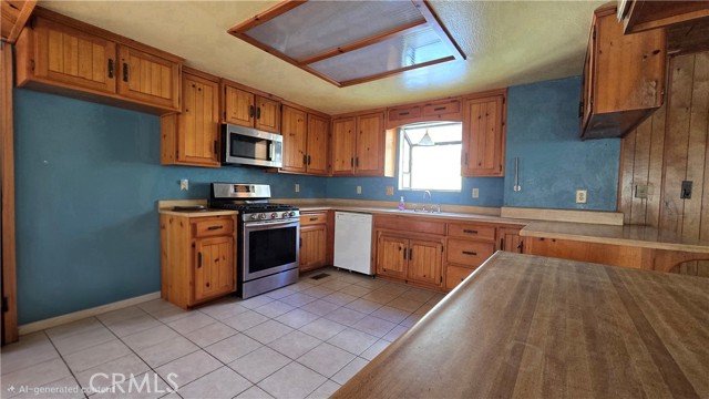 Detail Gallery Image 7 of 19 For 23840 Zuger, Crestline,  CA 92325 - 3 Beds | 2/1 Baths