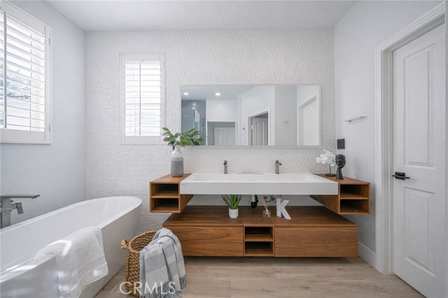 Detail Gallery Image 3 of 20 For 328 Flyers Ln, Tustin,  CA 92782 - 3 Beds | 2/1 Baths