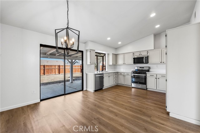 Detail Gallery Image 9 of 42 For 2049 Millcreek Way, Palmdale,  CA 93551 - 4 Beds | 2 Baths