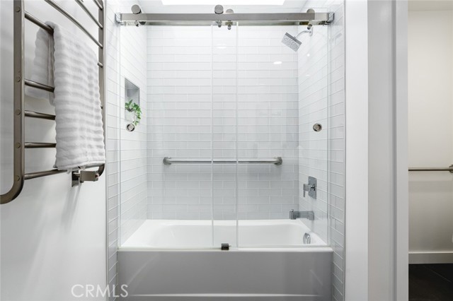 Detail Gallery Image 37 of 74 For 280 Cagney Ln #301,  Newport Beach,  CA 92663 - 2 Beds | 2 Baths