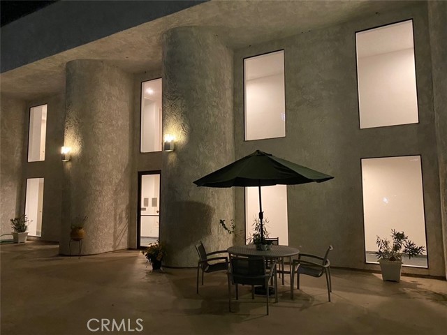 10861 Moorpark Street, North Hollywood CA: https://media.crmls.org/medias/788c23f5-0b0f-473a-ba12-6e89fc65dcd9.jpg