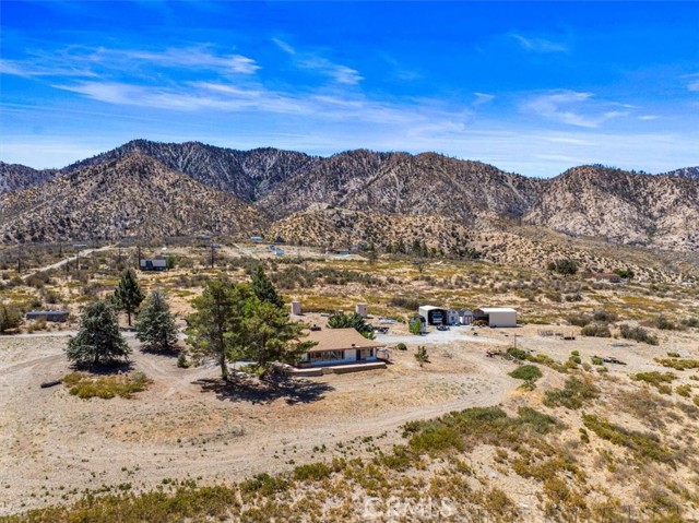 27811 Jubilee Run Road, Pearblossom CA: https://media.crmls.org/medias/788c9d6d-742b-4691-99c4-ced5280e9829.jpg