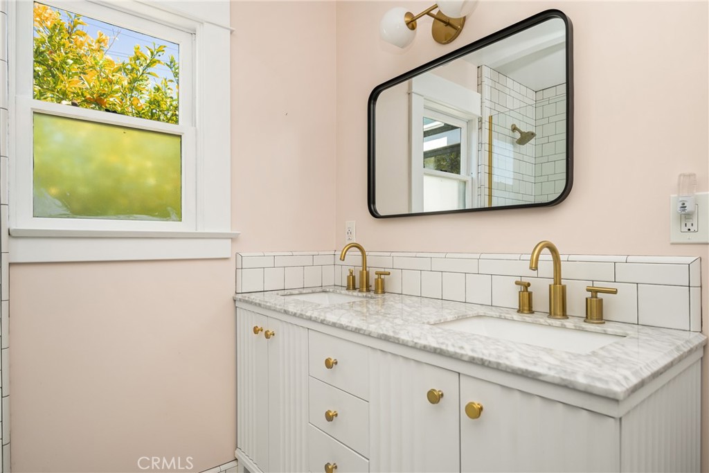 https://media.crmls.org/medias/788cbe22-d09a-4a01-9068-adf8a26c553d.jpg?preset=X-Large