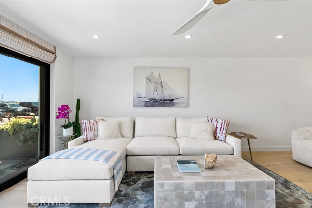 Detail Gallery Image 16 of 37 For 1817 W Bay Ave a,  Newport Beach,  CA 92663 - 2 Beds | 2/1 Baths