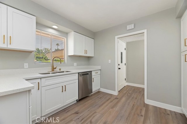 Detail Gallery Image 20 of 41 For 2111 Elsinore Rd, Riverside,  CA 92506 - 3 Beds | 2/1 Baths