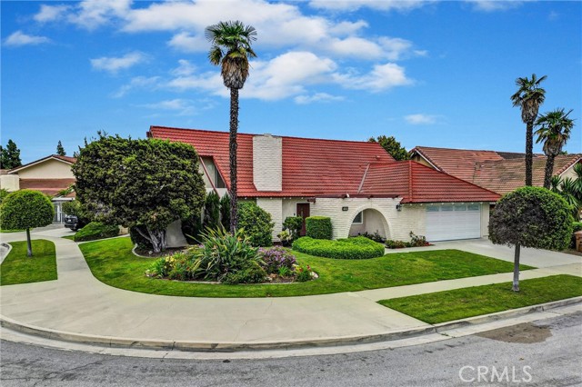 1340 S Scarborough Lane, Anaheim CA: https://media.crmls.org/medias/788f8c26-9be1-4b2b-b98d-3685f55385c3.jpg