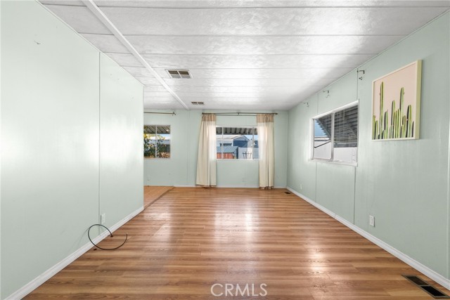 21001 Plummer Street, Chatsworth CA: https://media.crmls.org/medias/788f9855-b255-45af-b4c9-26b28a937f49.jpg