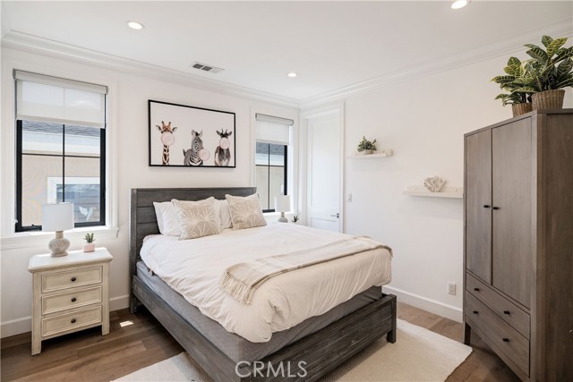 2001 Oak Avenue, Manhattan Beach, California 90266, 5 Bedrooms Bedrooms, ,5 BathroomsBathrooms,Residential,For Sale,Oak,SB25183354