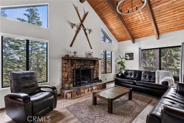 Detail Gallery Image 2 of 46 For 134 St Andrews Dr, Lake Arrowhead,  CA 92352 - 3 Beds | 2/1 Baths