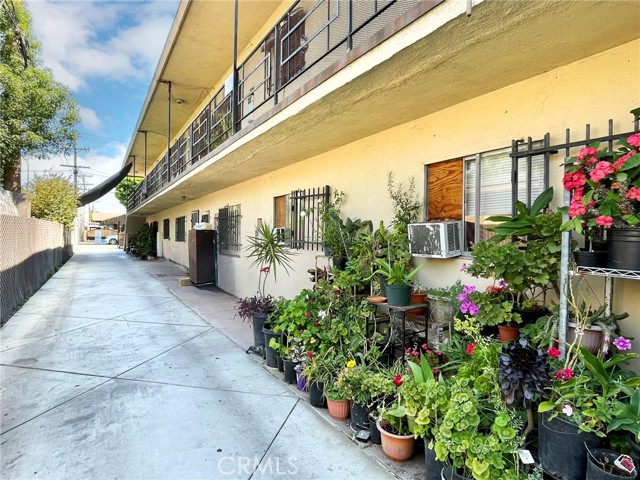 4346 Union Pacific Avenue, Los Angeles CA: https://media.crmls.org/medias/789223e8-e1e4-4b9e-8a1b-a5efd3e1c703.jpg