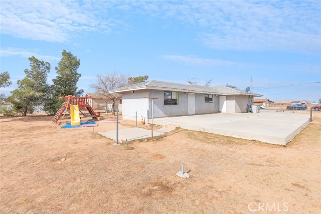 17733 Fresno Street, Hesperia CA: https://media.crmls.org/medias/789243b8-6f5b-405b-8296-ebb91bec5db0.jpg