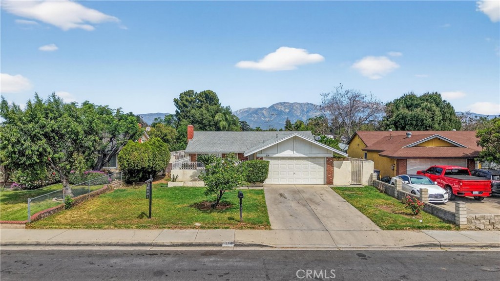 214 W Locust Street