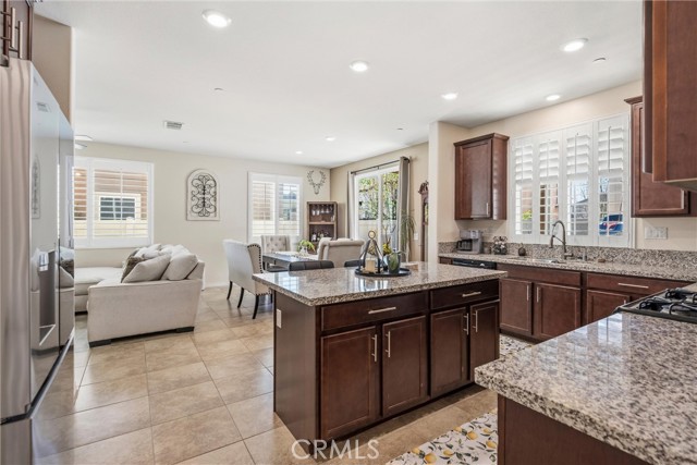 Detail Gallery Image 2 of 51 For 3826 Bur Oak, San Bernardino,  CA 92407 - 4 Beds | 3 Baths