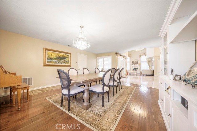 Detail Gallery Image 8 of 32 For 18741 Hillsboro Rd, Northridge,  CA 91326 - 5 Beds | 6/1 Baths